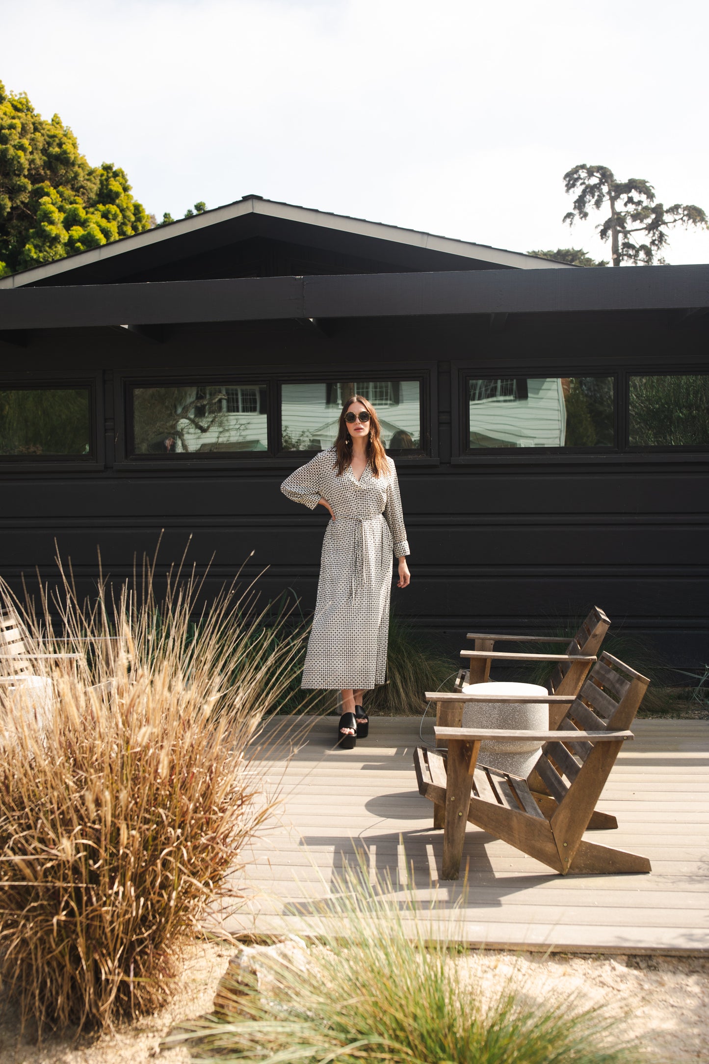 This black and white maxi dress is sophisticated yet effortless with its classic collar, v-neck design paired with long, cuffed sleeves, full-length skirt, and a slim matching sash.