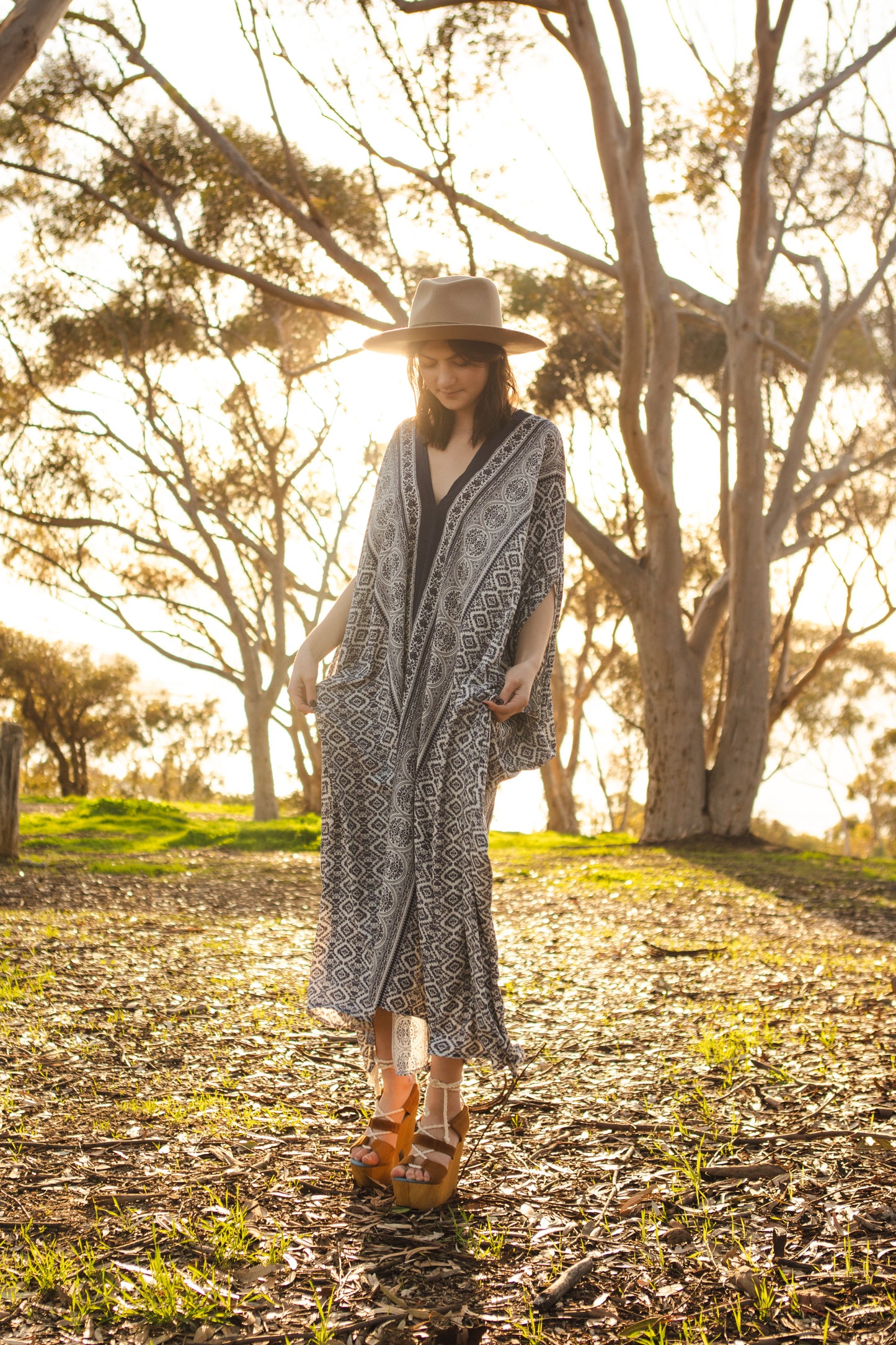 jennafer grace Victoria Border Caftan white with navy blue print kaftan mumu shift dress coverup casual boho bohemian hippie beach resort spa lounge loungewear layering unisex handmade in California USA