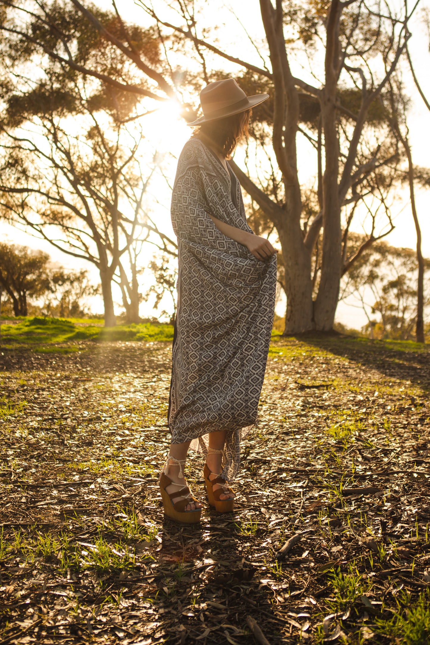 jennafer grace Victoria Border Caftan white with navy blue print kaftan mumu shift dress coverup casual boho bohemian hippie beach resort spa lounge loungewear layering unisex handmade in California USA