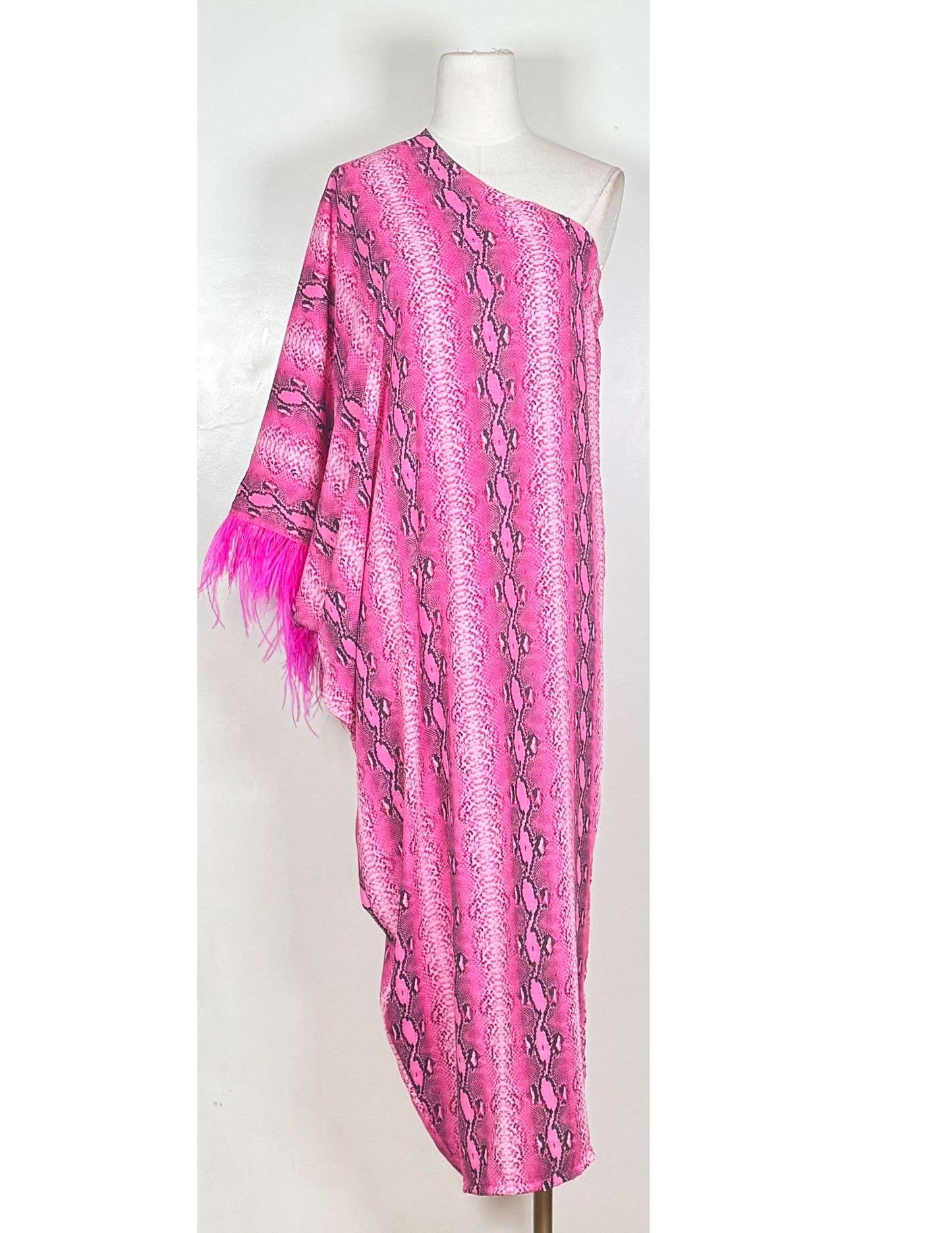 Chelziah Caftan in Bubblegum Venom
