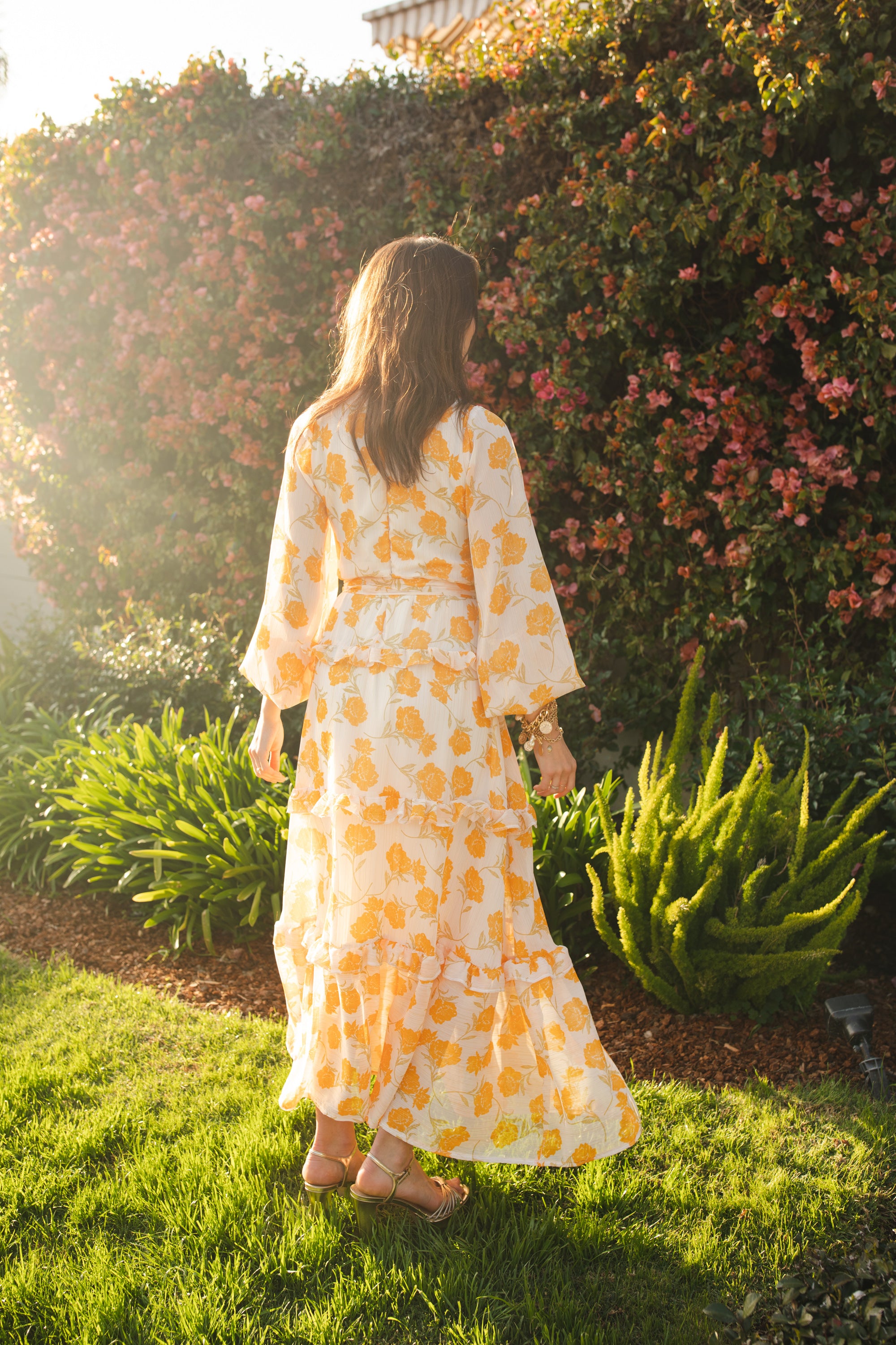 White skirt shop with yellow flowers