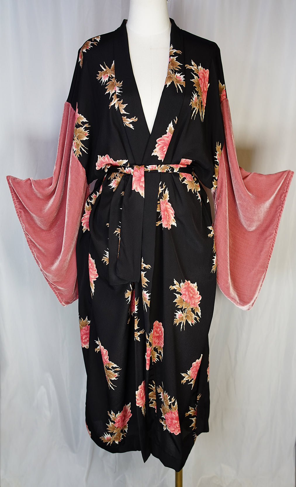 Bed of Roses Canary Kimono
