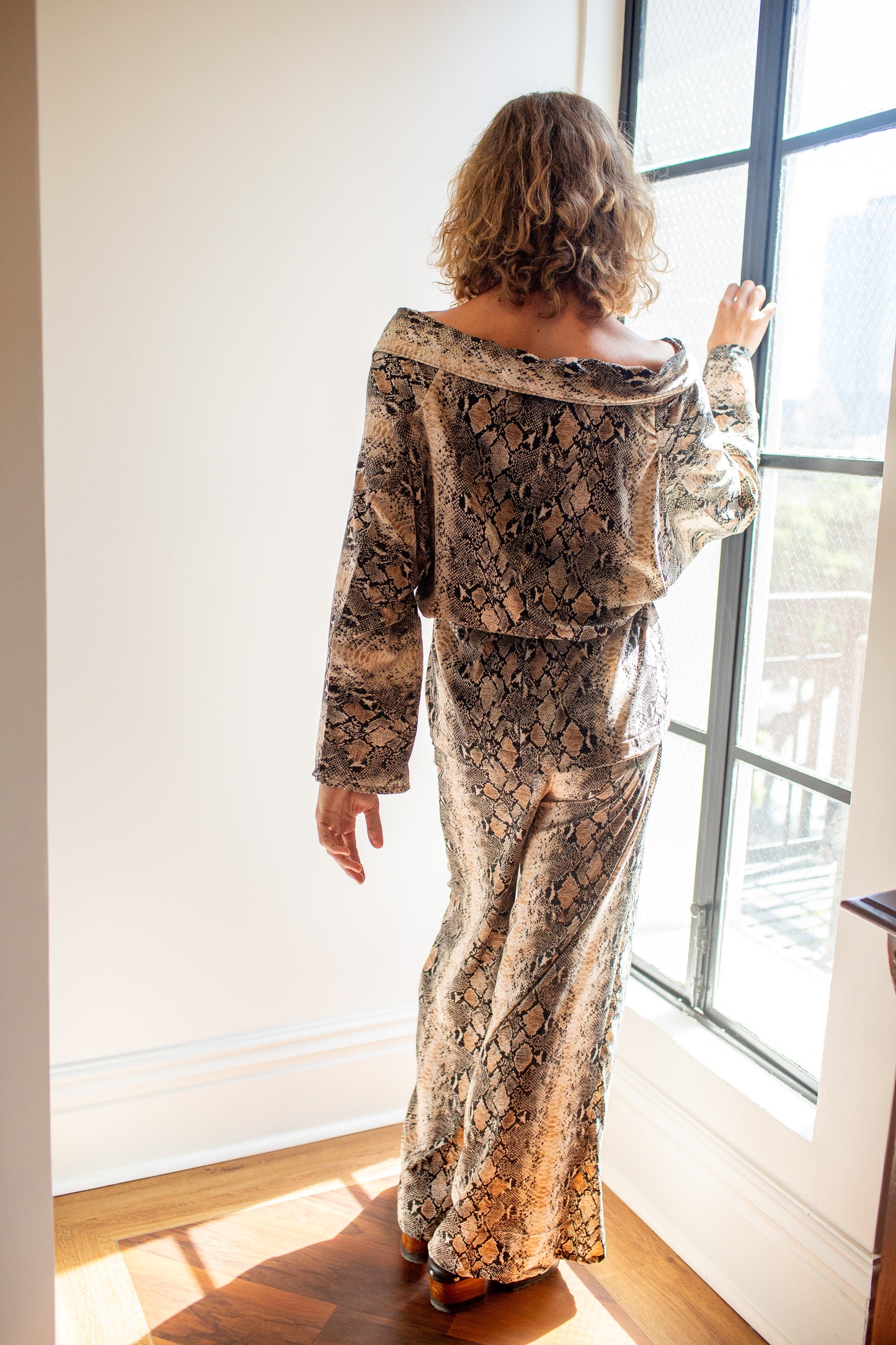 Monochrome Serpentine Dolman Palazzo Set