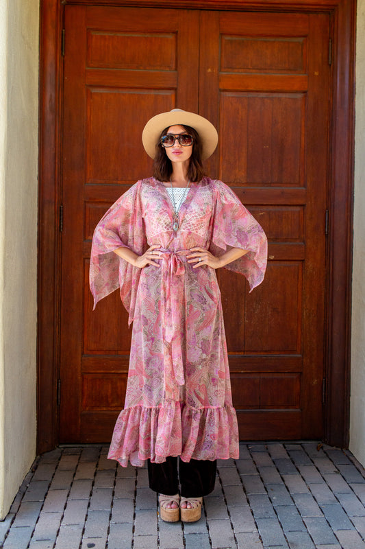 Janys Scarf Sleeve Kimono In Blushing Paisley