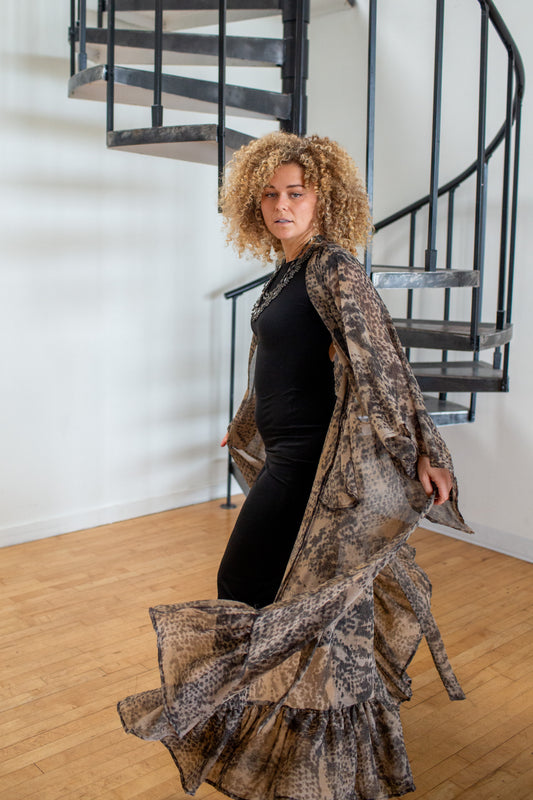 Janys Scarf Sleeve Kimono In Brindle Noir
